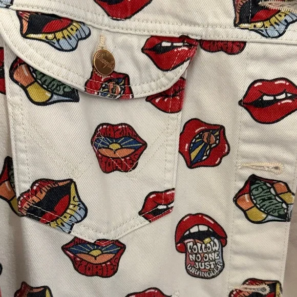 Wrangler White Denim Jacket with Colorful Graphic Design - Picture 2 of 3